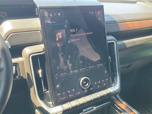 Used 2025 GMC Yukon Denali AWD/4WD image 27