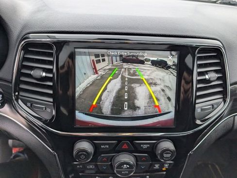 Used 2019 Jeep Grand Cherokee Limited image 18