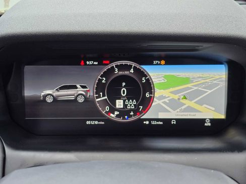 Used 2020 Land Rover Discovery Sport SE image 23