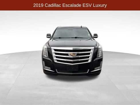 Used 2019 Cadillac Escalade ESV Luxury AWD/4WD image 2