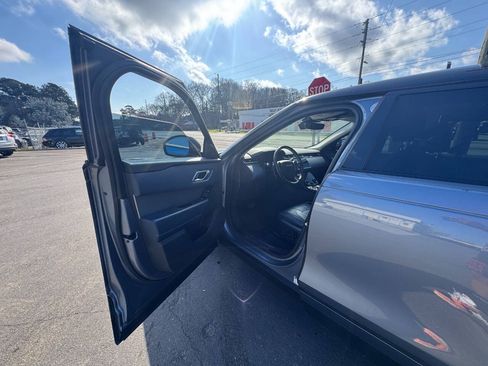 Used 2019 Land Rover Range Rover Velar S AWD/4WD image 9