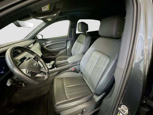 Used 2023 Audi e-tron Premium Plus w/ Premium Plus Package image 13