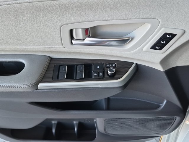 Used 2022 Toyota Sienna Limited AWD/4WD image 18