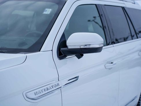 Used 2024 Lincoln Navigator Reserve image 10