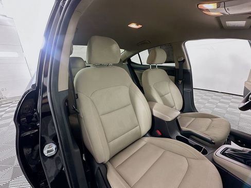 Used 2017 Hyundai Elantra SE image 24