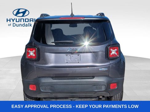 Used 2017 Jeep Renegade Latitude w/ Safety & Security Group image 8