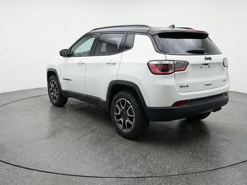 Used 2025 Jeep Compass Trailhawk w/ Trailer Tow Group AWD/4WD image 6