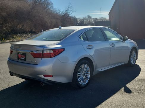 Used 2013 Lexus ES 350 w/ Luxury Pkg image 3