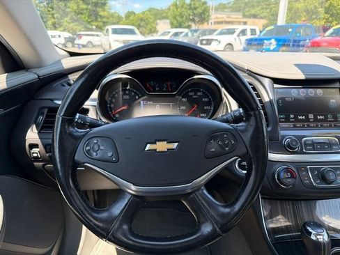 Used 2018 Chevrolet Impala LT w/ Sunroof and Spoiler Package FWD image 17