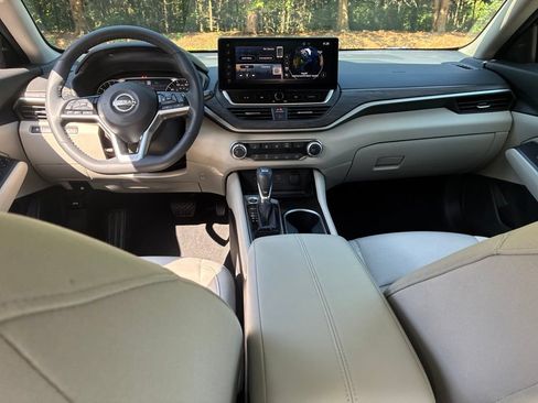 Certified 2024 Nissan Altima 2.5 SV w/ SV Premium Package AWD/4WD image 23