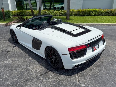 Used 2017 Audi R8 V10 w/ Carbon Exterior Package AWD/4WD image 15
