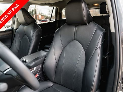 Used 2024 Toyota Highlander Limited FWD image 26