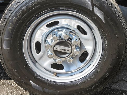 Used 2023 Ford F250 XL w/ XL Chrome Package image 13