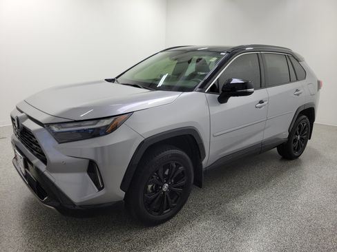 Used 2023 Toyota RAV4 XSE AWD/4WD image 2