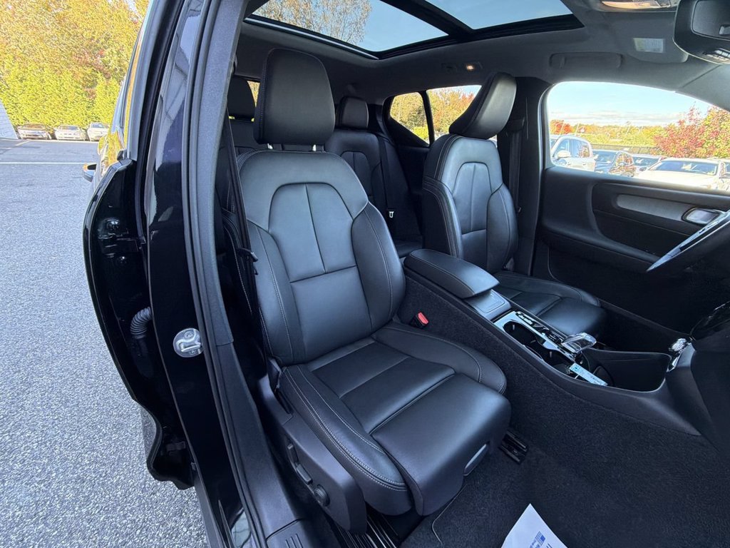 Certified 2025 Volvo XC40 B5 Plus AWD/4WD image 25