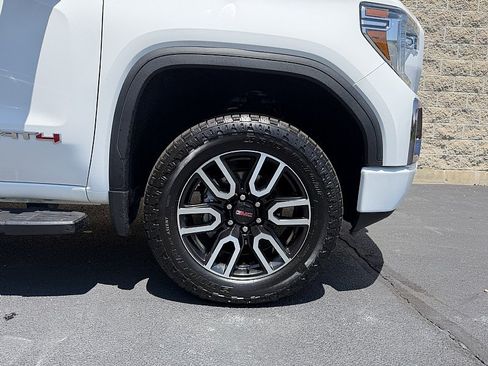 Used 2020 GMC Sierra 1500 AT4 w/ AT4 Premium Package AWD/4WD image 9