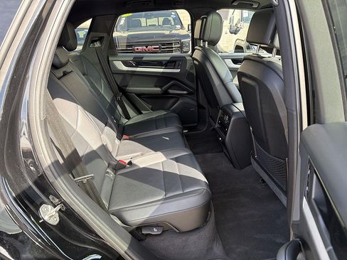 Used 2024 Porsche Cayenne AWD/4WD image 27