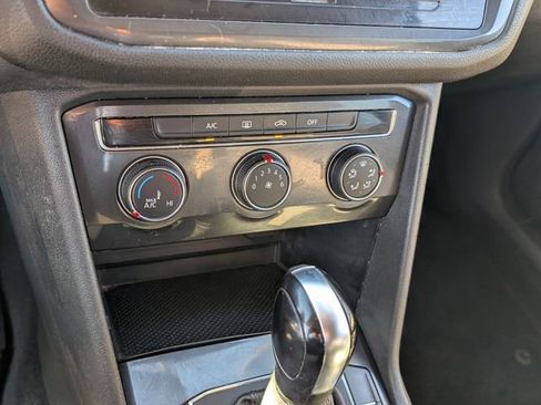 Used 2018 Volkswagen Tiguan S image 18