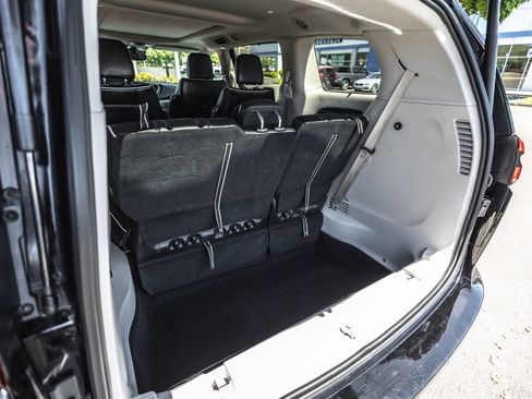 Used 2024 Chrysler Pacifica Limited FWD image 33