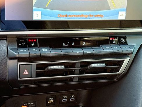 Used 2025 Toyota Camry XSE FWD image 21