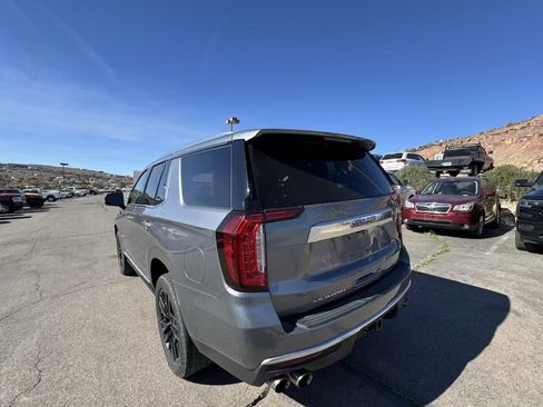 Used 2021 GMC Yukon Denali w/ Denali Premium Package image 3