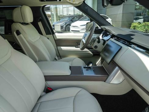 New 2026 Land Rover Range Rover Long Wheelbase SE AWD/4WD image 14