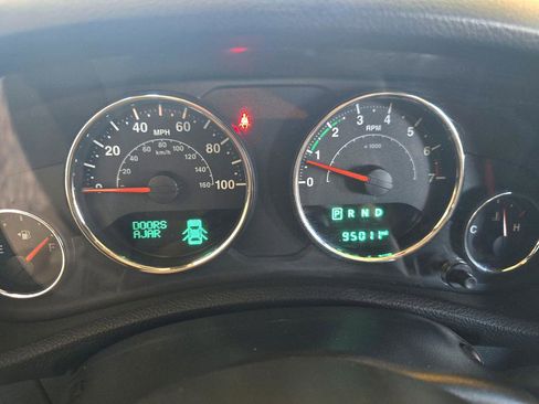 Used 2018 Jeep Wrangler Unlimited Sahara w/ Connectivity Group AWD/4WD image 18