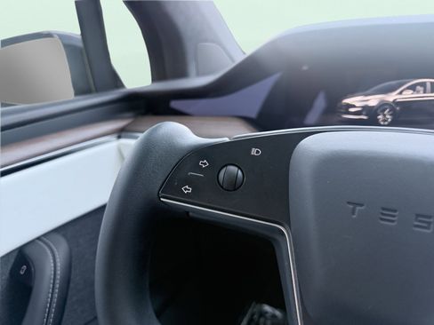 Used 2023 Tesla Model X image 57