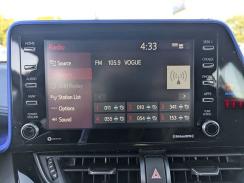 Used 2022 Toyota C-HR XLE image 19