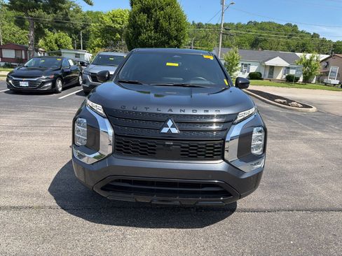 Used 2024 Mitsubishi Outlander SE Black Edition FWD image 8