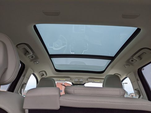 Certified 2025 Volvo XC90 T8 Plus w/ Protection Package Premier image 13