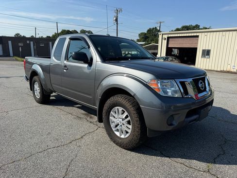 Used 2016 Nissan Frontier SV AWD/4WD image 3