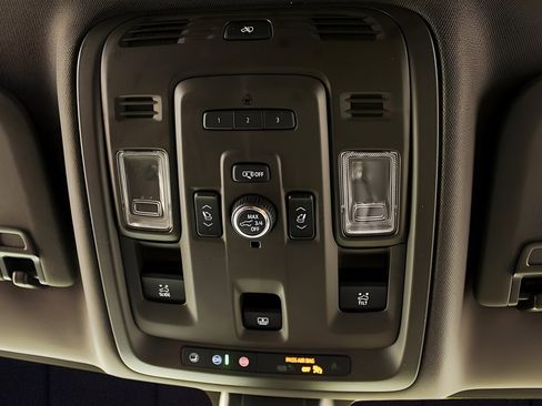 Used 2021 GMC Yukon Denali w/ Denali Premium Package image 14