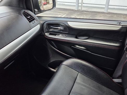 Used 2019 Dodge Grand Caravan GT FWD image 16
