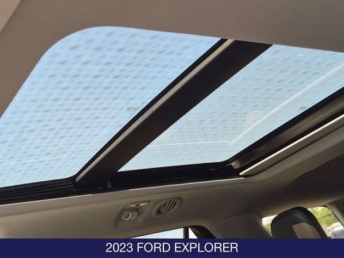 Used 2023 Ford Explorer XLT w/ Equipment Group 202A AWD/4WD image 15