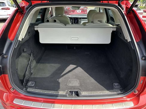 Used 2021 Volvo XC60 T5 Momentum AWD/4WD image 12