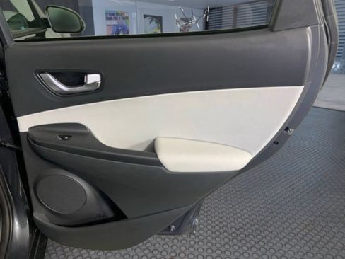 Used 2022 Hyundai Kona Limited AWD/4WD image 11