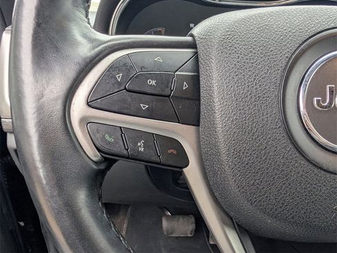 Used 2018 Jeep Grand Cherokee Laredo image 14