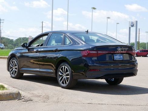 New 2025 Volkswagen Jetta SE image 3