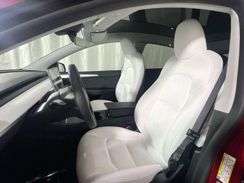 Used 2024 Tesla Model Y Long Range image 17