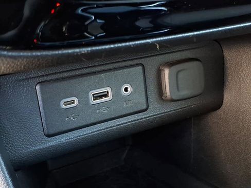 Used 2022 Buick Encore GX Preferred w/ Sport Touring Package image 40