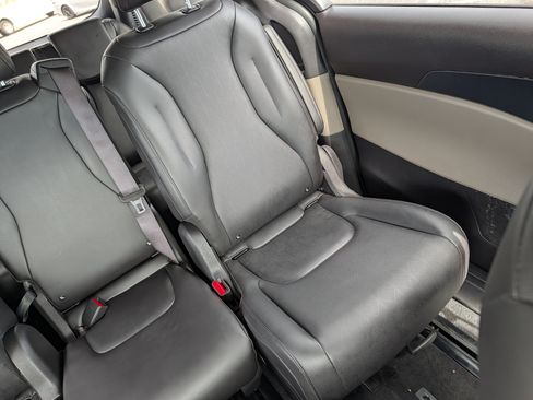 Certified 2026 Kia Carnival FWD image 14