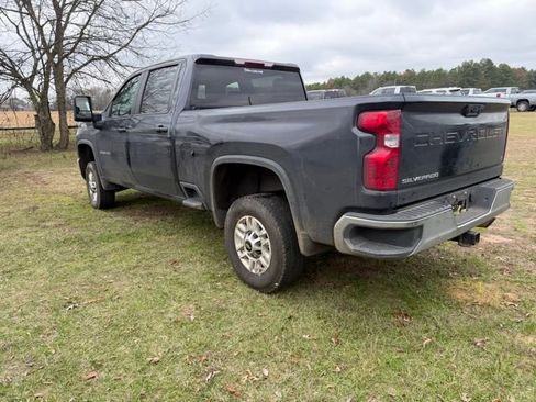 Used 2024 Chevrolet Silverado 2500 LT w/ Convenience Package image 3