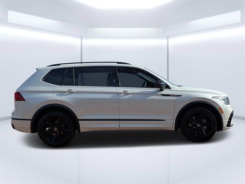 Used 2023 Volkswagen Tiguan SE R-Line image 2