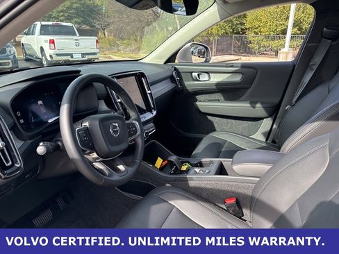 Certified 2025 Volvo XC40 B5 Core image 17