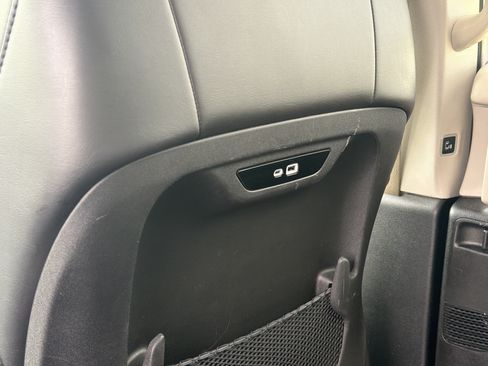Used 2024 Chrysler Pacifica Touring-L FWD image 28