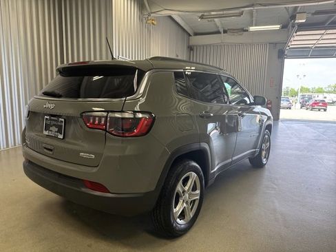 Used 2024 Jeep Compass Latitude image 10