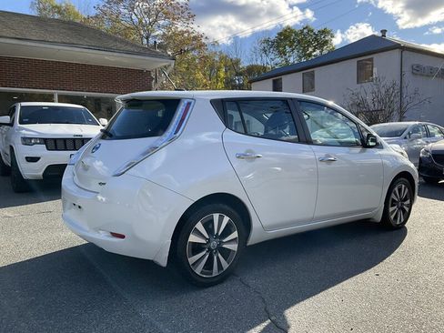 Used 2014 Nissan Leaf SL w/ Premium Package image 5