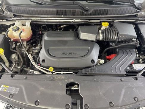 Used 2023 Chrysler Pacifica Touring-L FWD image 21