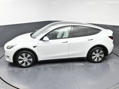 Used 2022 Tesla Model Y Long Range image 48